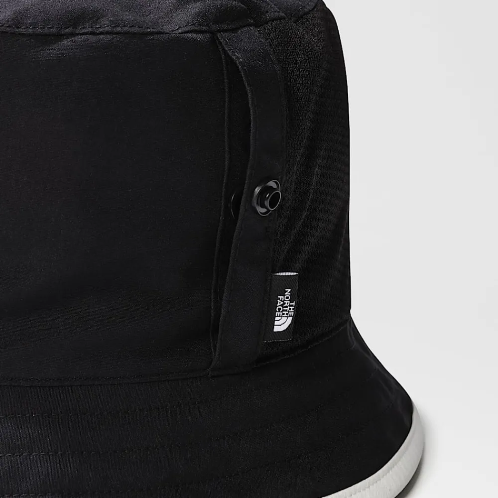 Shop The North Face Bob Réversible Class V TNF BLACK/GARDENIA WHITE