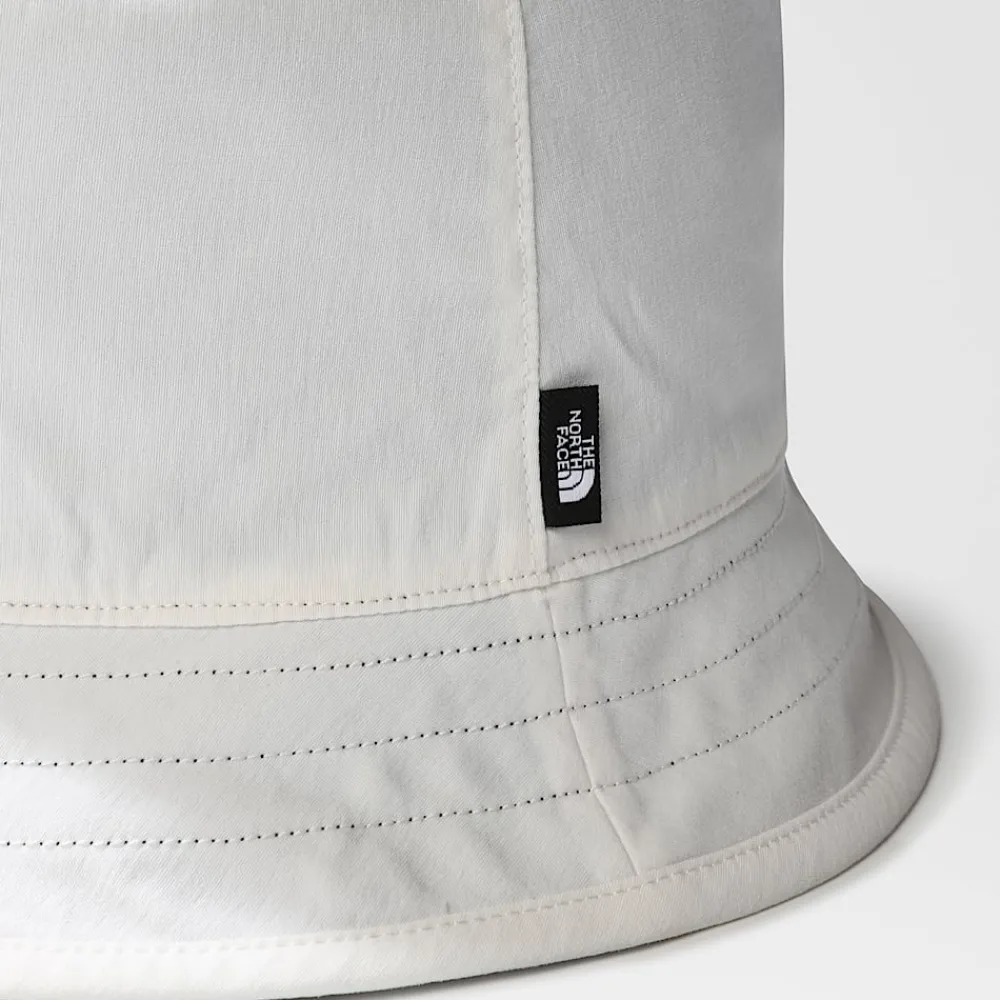 Shop The North Face Bob Réversible Class V TNF BLACK/GARDENIA WHITE