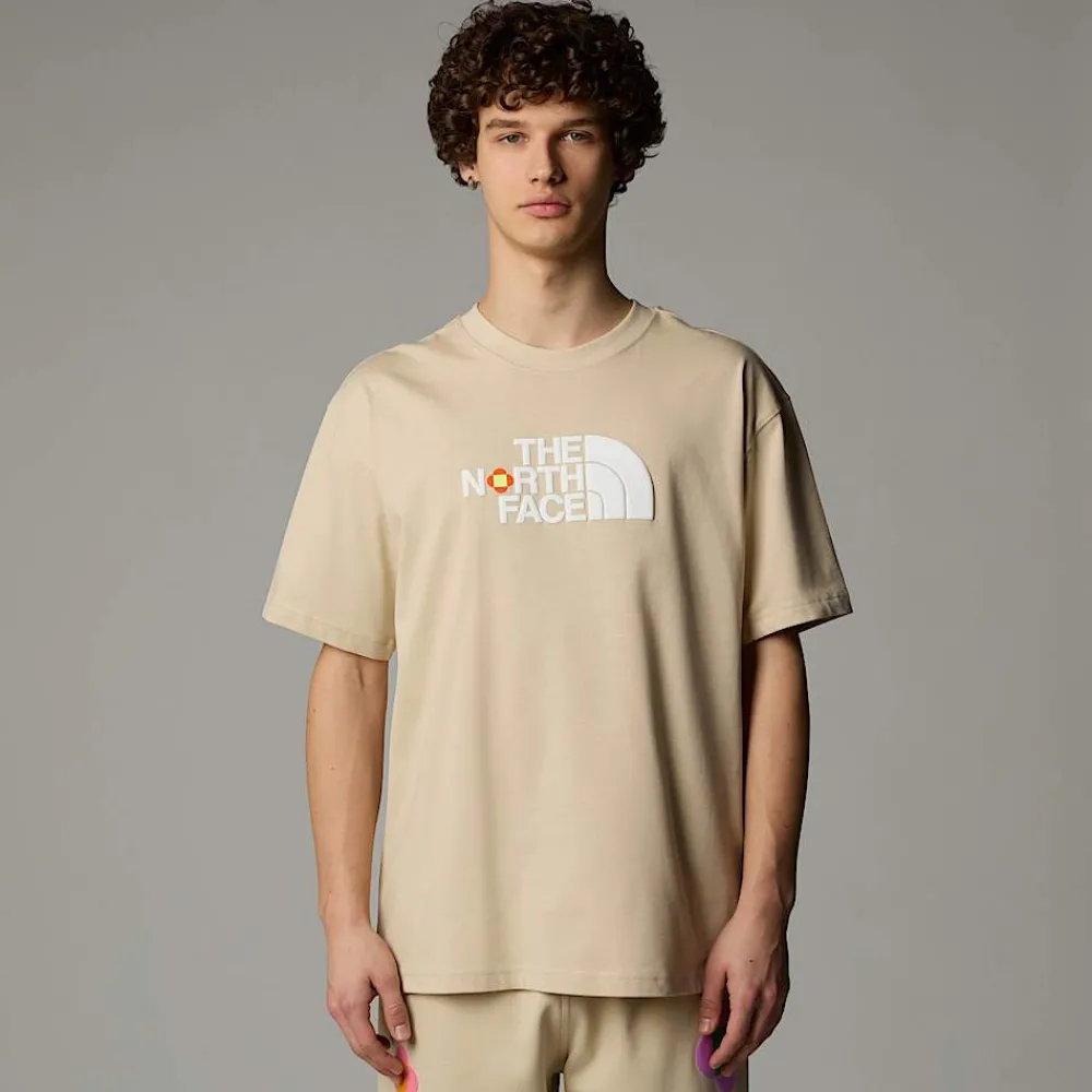 Outlet The North Face T-shirt TNF X Yinka Ilori Unisexe Gravel