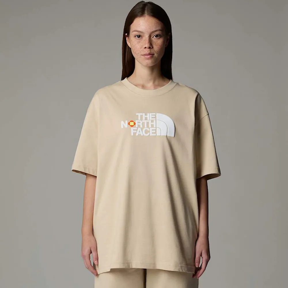 Outlet The North Face T-shirt TNF X Yinka Ilori Unisexe Gravel